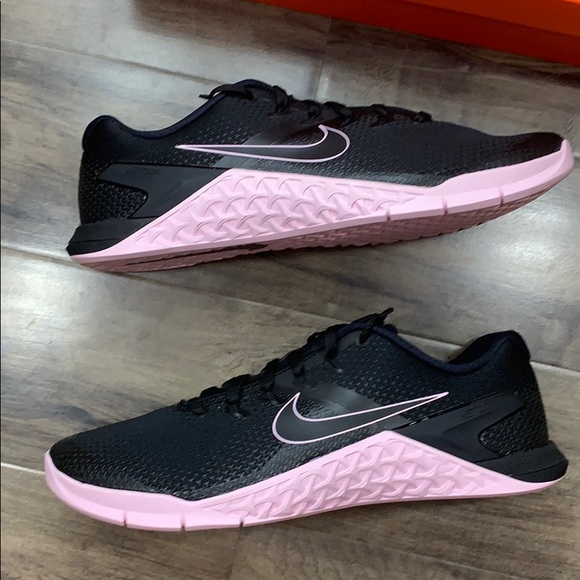 nike metcon 4 black and pink